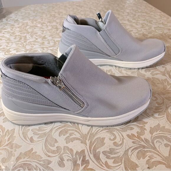 Ryka Boots ‘Guinevere’ Silver Gray Stretch & Side Zip NWOT Gorgeous - Picture 1 of 10